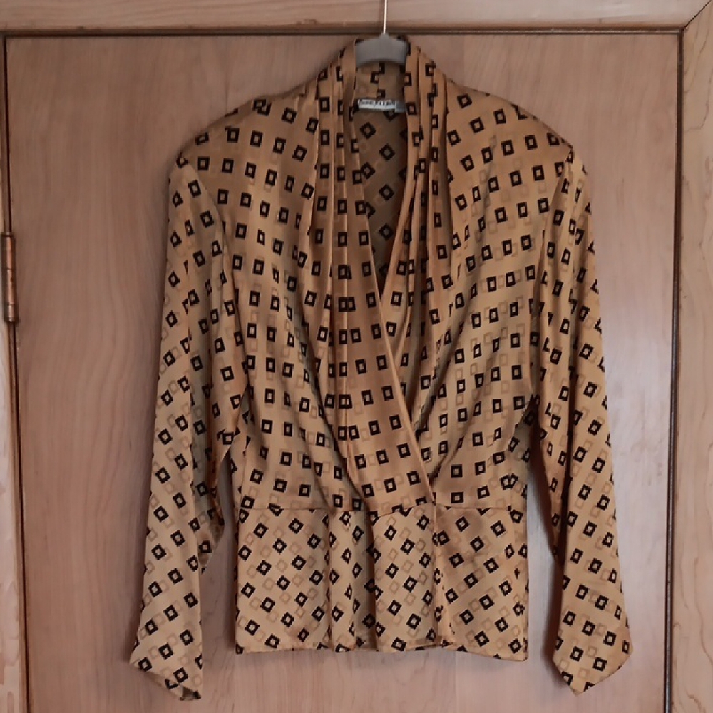 Anne Klein Tan and Black Geometric Blouse